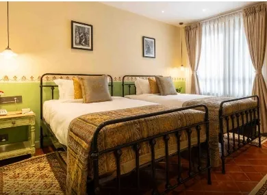 Classic Deluxe Twin Room