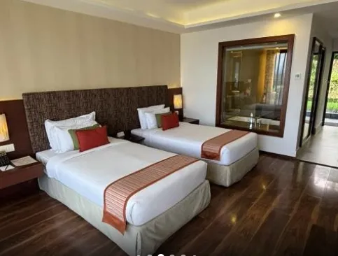 Mountain View Twin Room with Bathtub