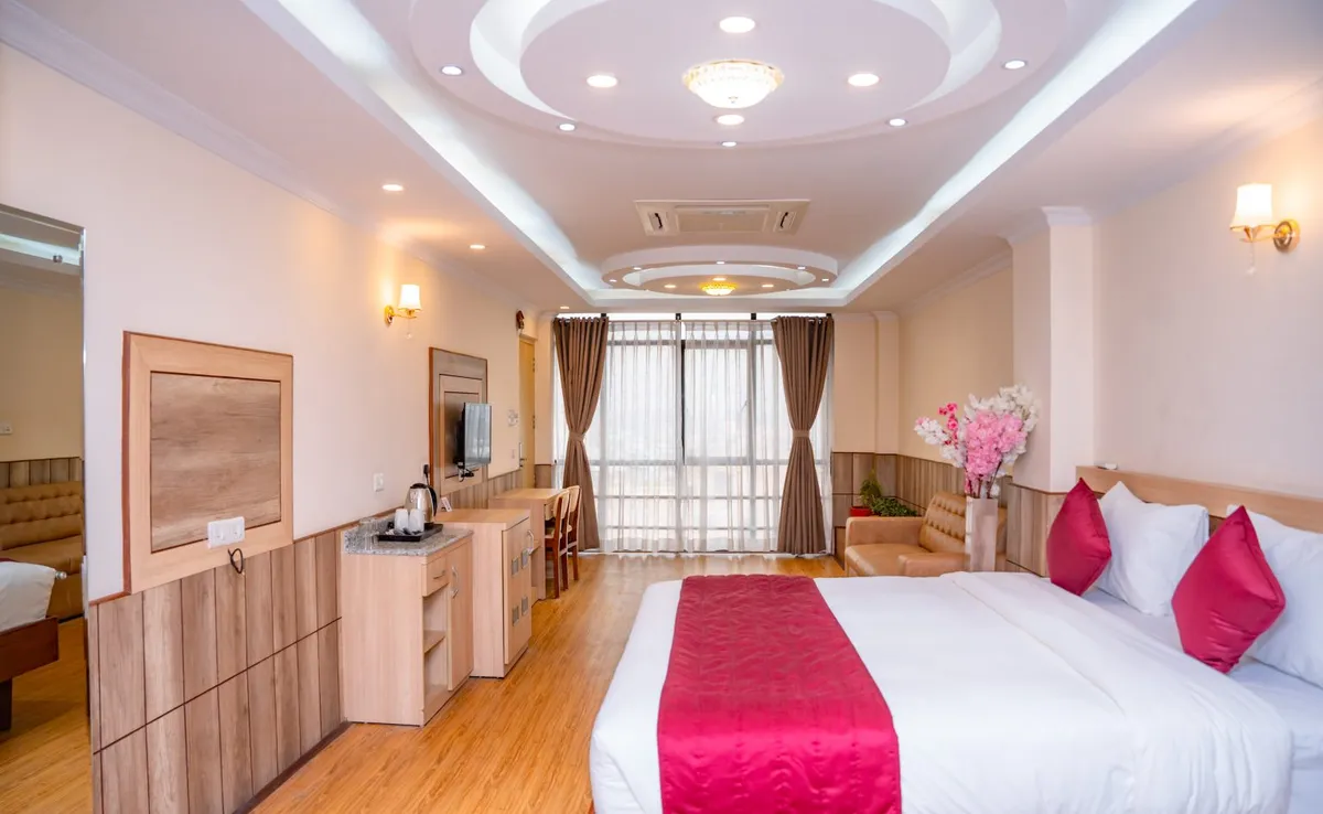 Deluxe Family Room with Mountain or City View 