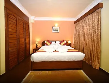 Deluxe Double or Twin Room with Bathtub