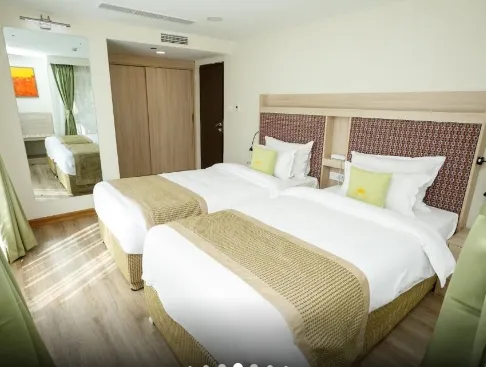 3 Bedroom Apartment with Bathtub, Balcony & Pool View